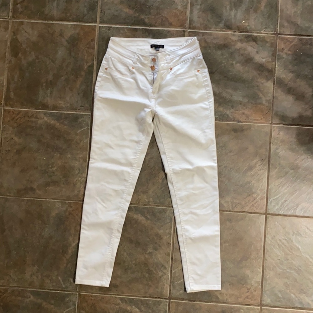 White skinny jeans